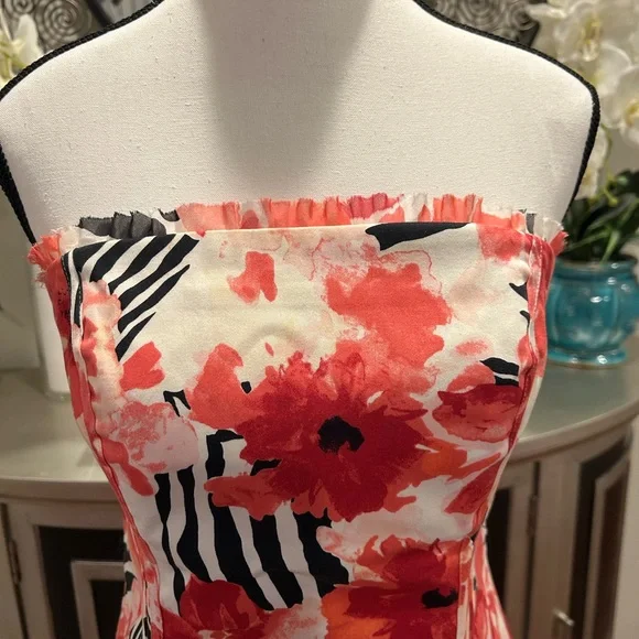 White House Floral Strapless Top - Picture 2 of 8